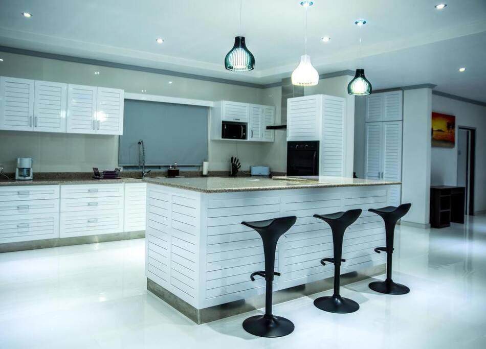 Island Charm Of Praslin Villa Виктория Екстериор снимка