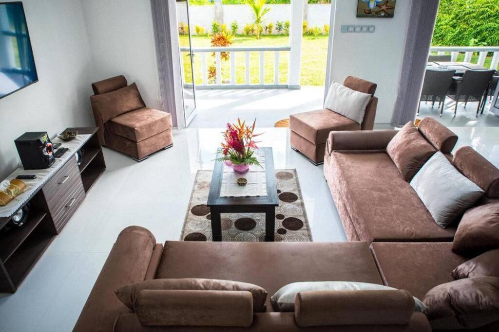 Island Charm Of Praslin Villa Виктория Екстериор снимка
