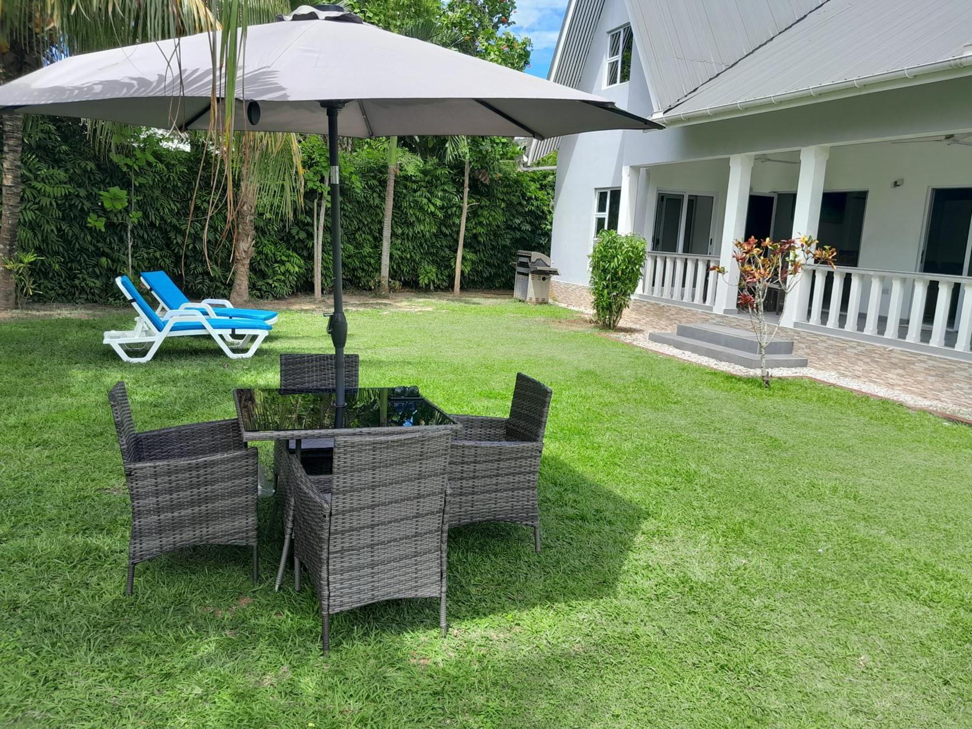 Island Charm Of Praslin Villa Виктория Екстериор снимка